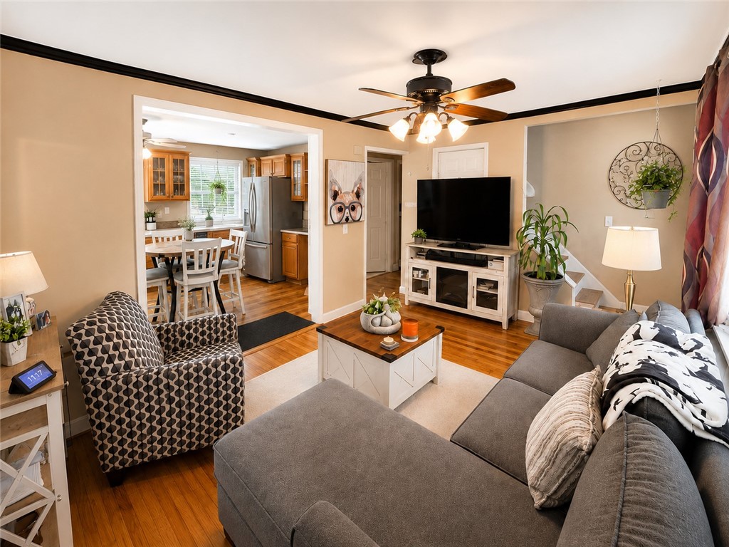 739 Carter Street Rochester, NY 14621 - Photo 4 of 12 Living Room