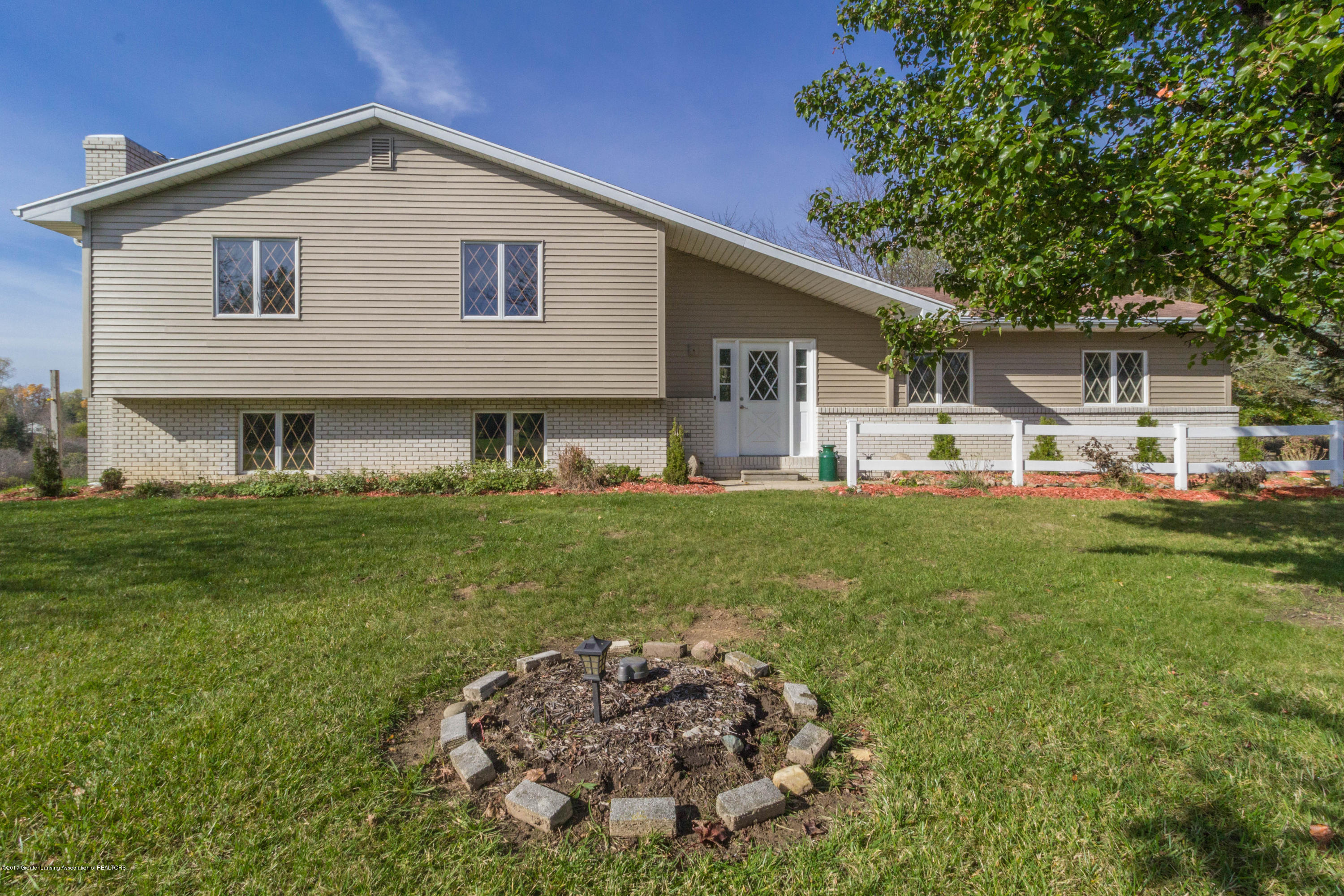1404 South Waverly Road Eaton Rapids, MI 48827 - Photo 8 of 16 Front