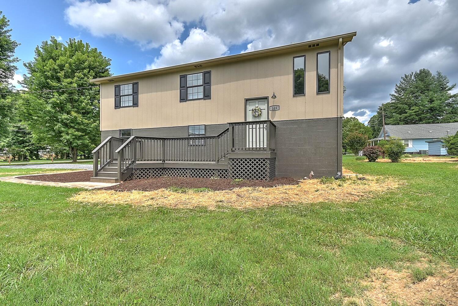 126 Coney Island Road Elizabethton, TN 37643 - Photo 2 of 34 C54AB1FE-2FB3-4AF0-9427-B707D6B24E66