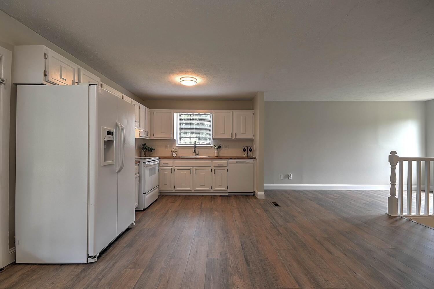126 Coney Island Road Elizabethton, TN 37643 - Photo 6 of 34 3AD4766E-9E1A-44CE-9D82-B4941E8FE12B