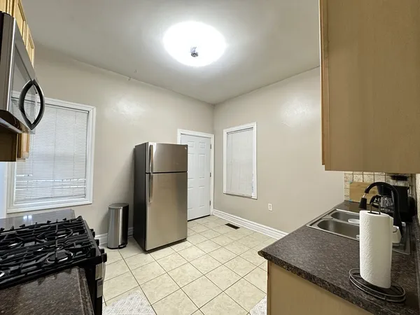 $2,300 | 720 North Elizabeth Street, Unit 1, Chicago, IL 60642