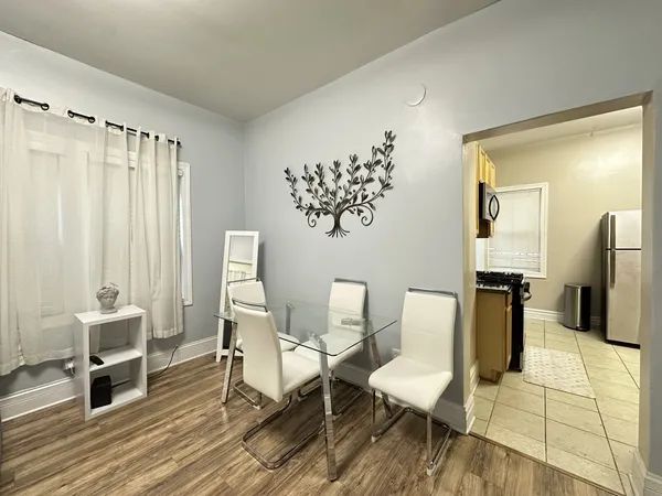 $2,300 | 720 North Elizabeth Street, Unit 1, Chicago, IL 60642