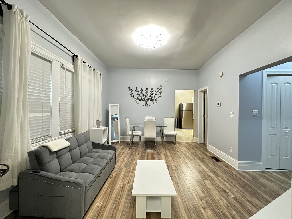 720 North Elizabeth Street, Unit 1 Chicago, IL 60642 - Photo 9 of 20 a living room with furniture and a large window