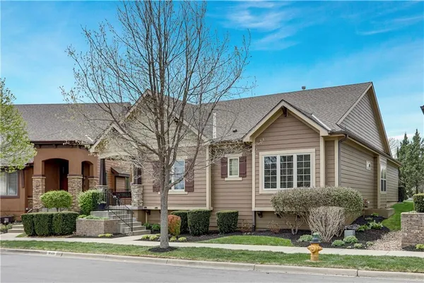 $550,000 | 8528 Cardinal Street, Lenexa, KS 66219