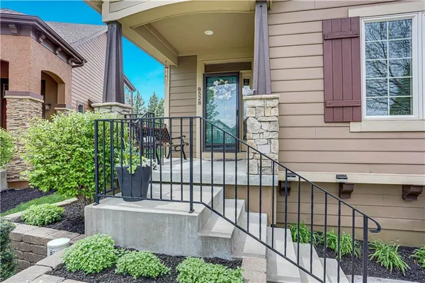 $550,000 | 8528 Cardinal Street, Lenexa, KS 66219