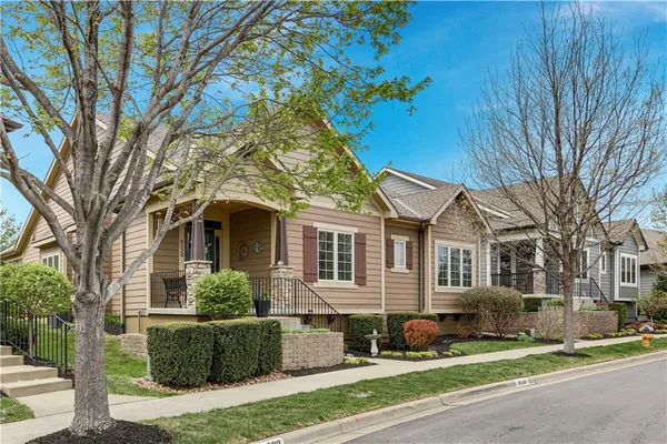 $550,000 | 8528 Cardinal Street, Lenexa, KS 66219