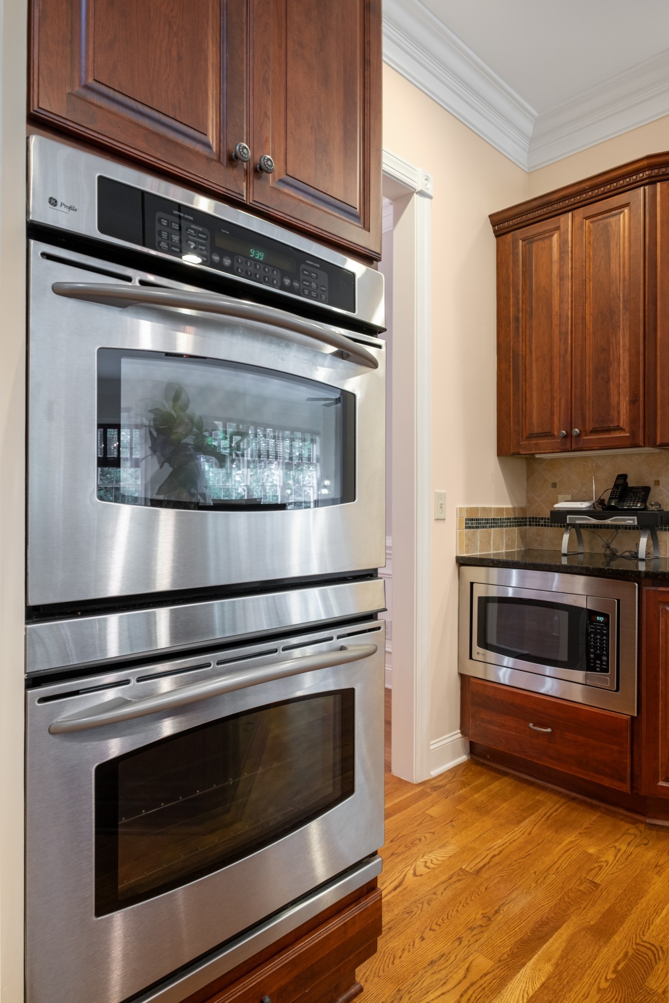 424 Sandcastle Road Franklin, TN 37069 - Photo 18 of 62 a kitchen with appliances and cabinets
