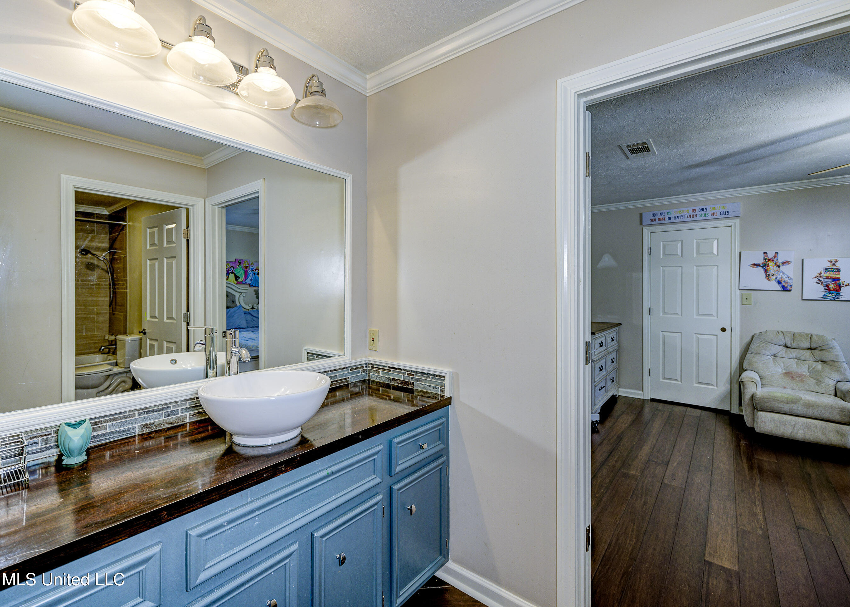 130 Cidero Road Raymond, MS 39154 - Photo 24 of 52 Shared Second Bathroom 1