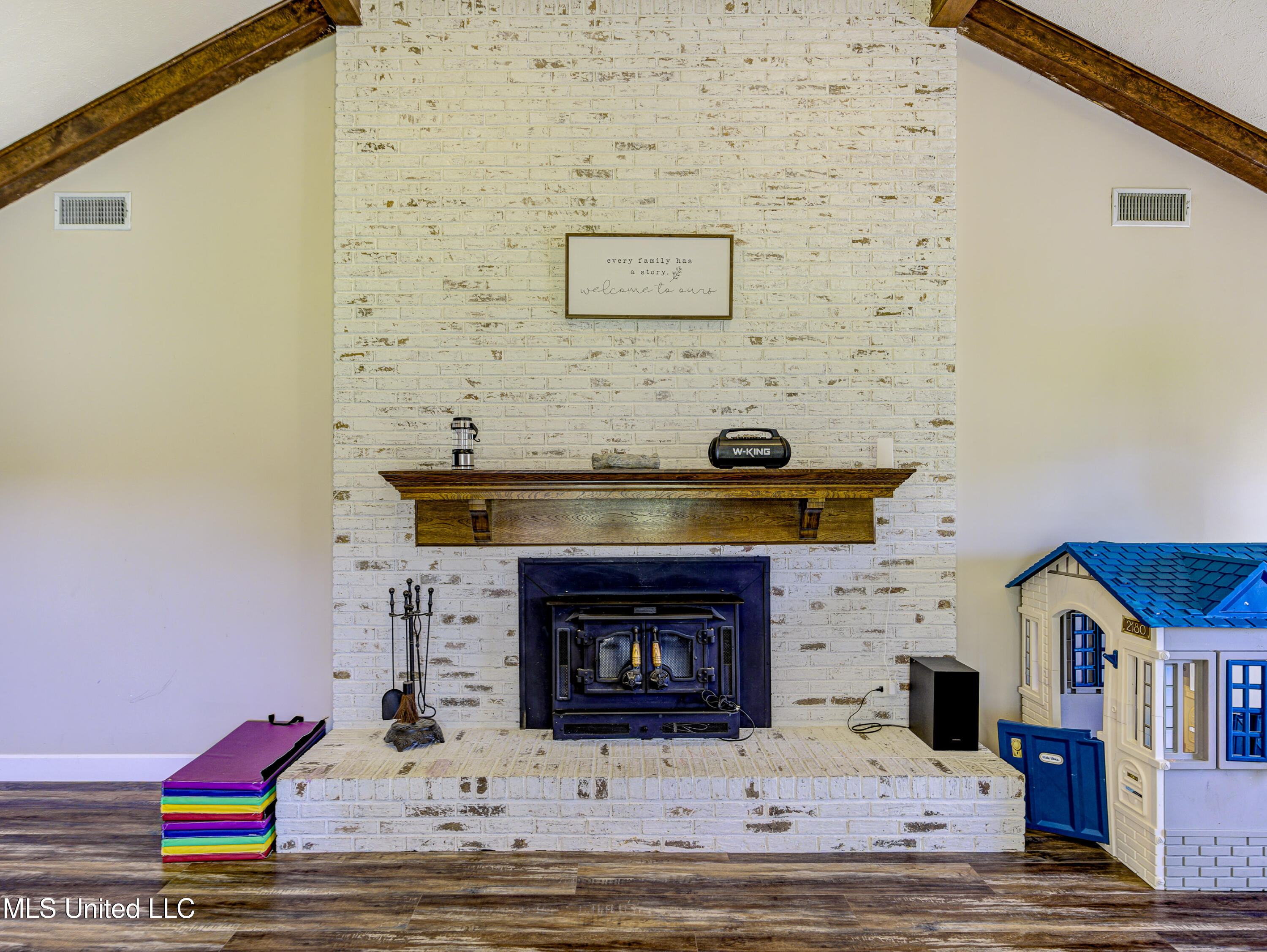 130 Cidero Road Raymond, MS 39154 - Photo 8 of 52 Great Room Fireplace with Insert