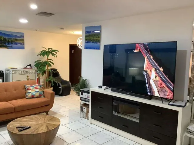 $1,150,000 | 6706 Inwood, North Lauderdale, FL 33068