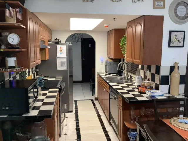 $1,150,000 | 6706 Inwood, North Lauderdale, FL 33068