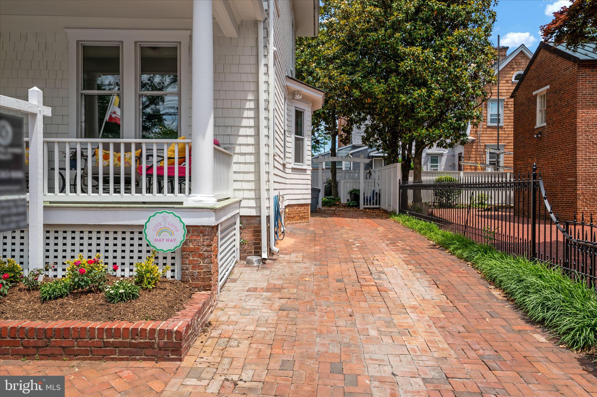 238 King George Street Annapolis, MD 21401 - Photo 3 of 55 Private 3 car driveway