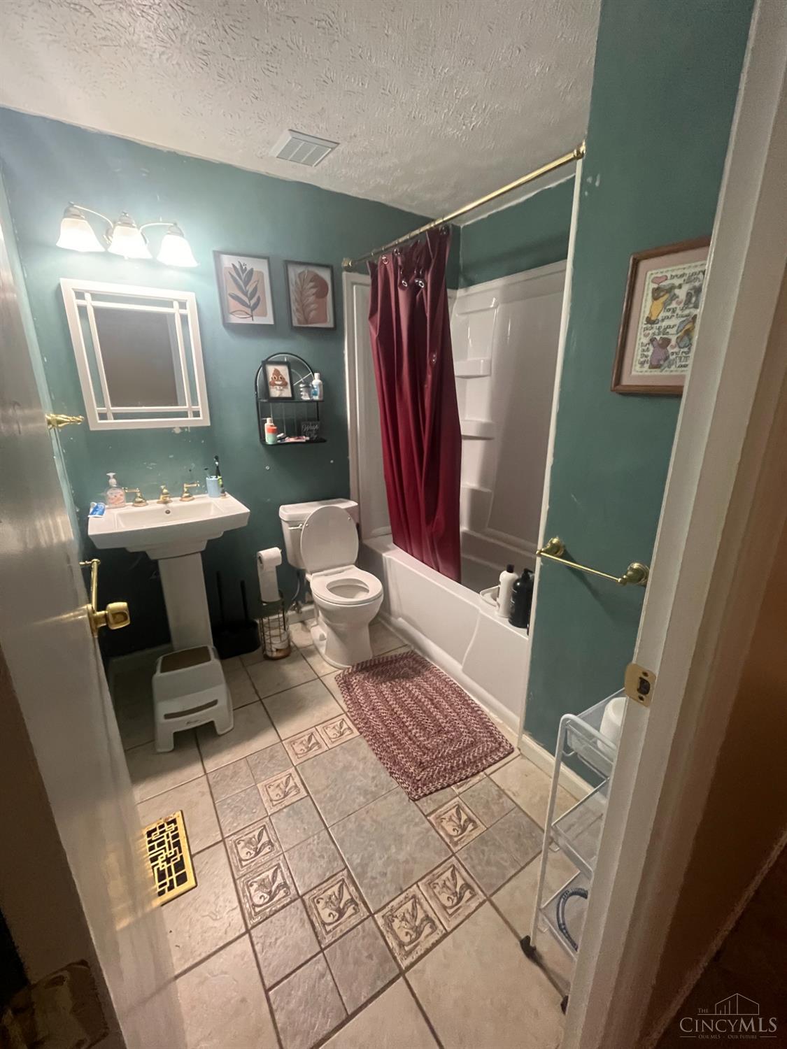 6566 Ripplewood Lane Cincinnati, OH 45230 - Photo 14 of 24