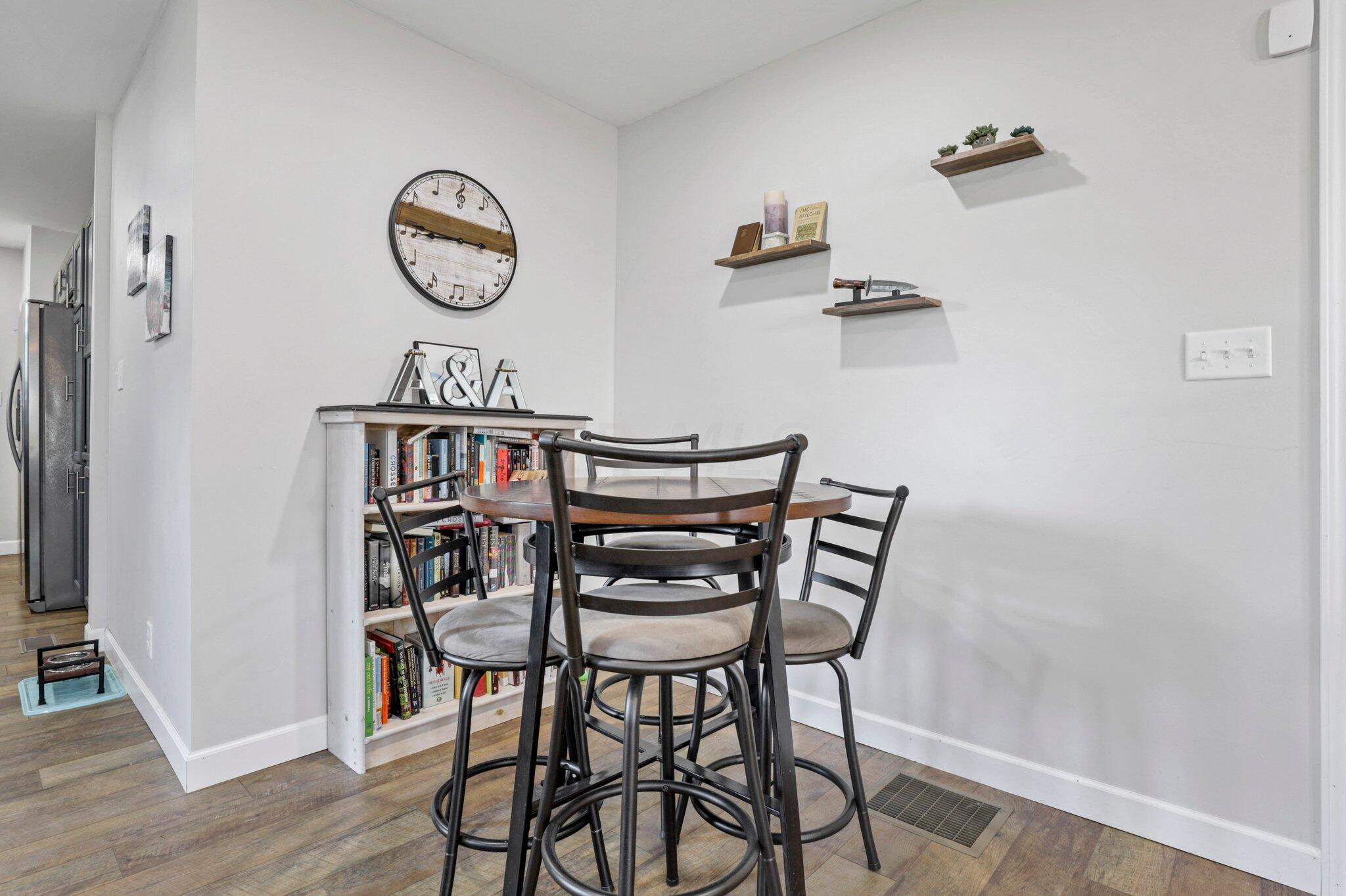 1305 Lockbourne Road Columbus, OH 43206 - Photo 6 of 26 Ok, so it's like a dining corner, don't touch the knife, it's sharp.