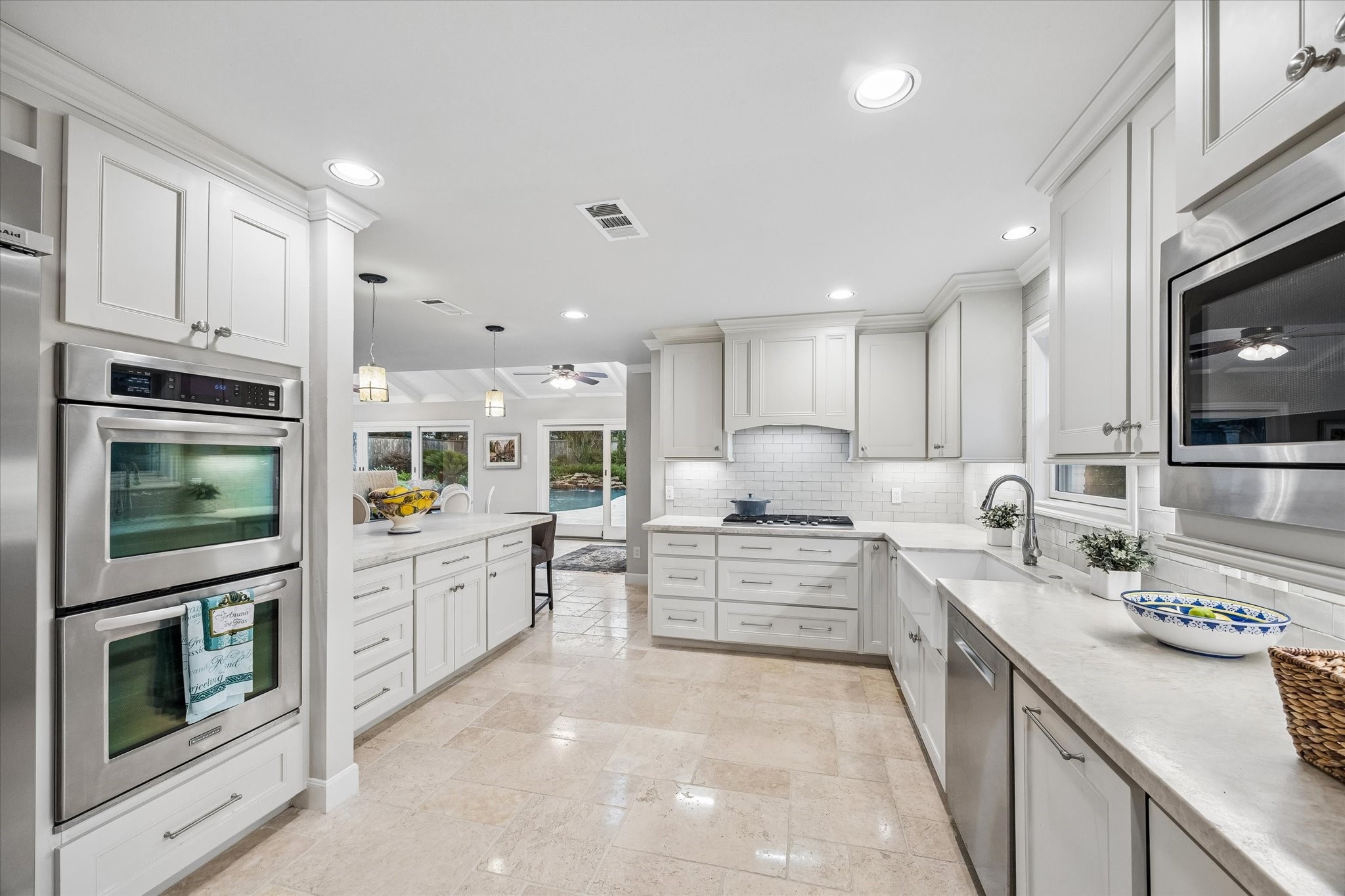 542 Ramblewood Road Houston, TX 77079 - Photo 5 of 40