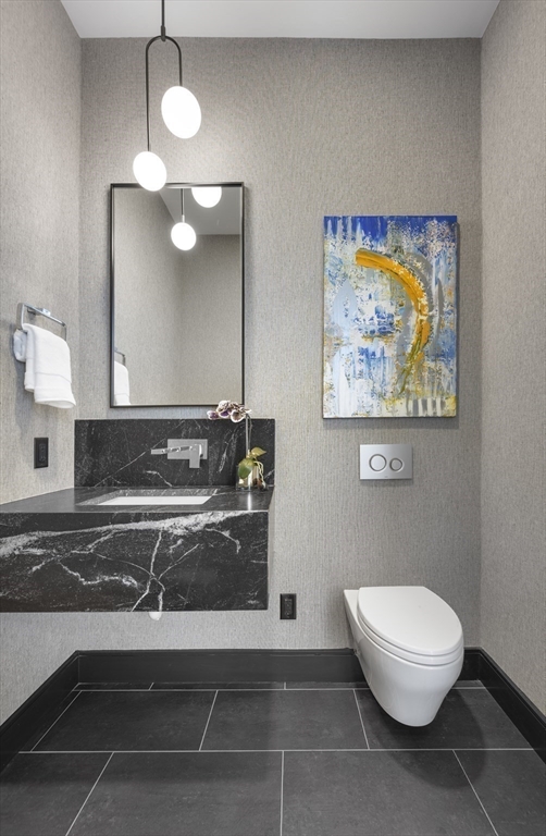 14 Green Street, Unit PHA Brookline, MA 02446 - Photo 16 of 38