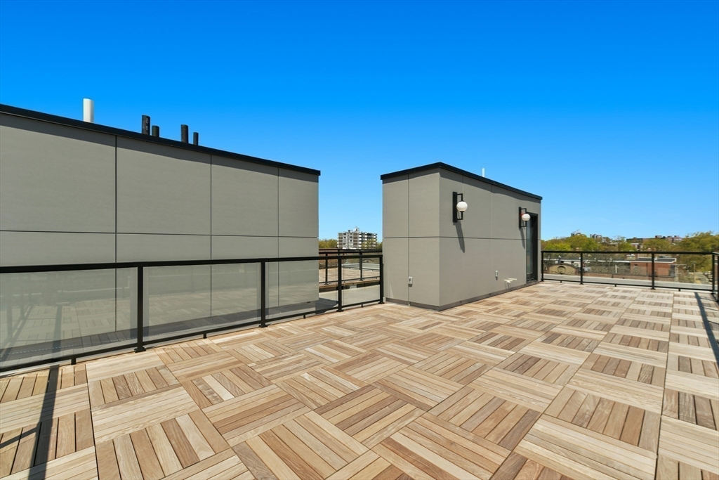 14 Green Street, Unit PHA Brookline, MA 02446 - Photo 22 of 38