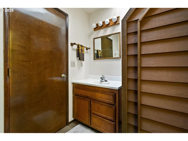 $550,000 | Mckenzie River Drive, Unit 1800, Blue River, OR 97413