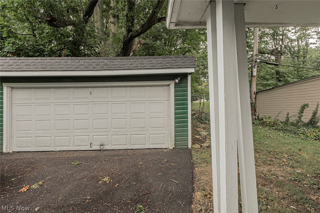 15806 Hazel Road Cleveland, OH 44112 - Photo 32 of 35