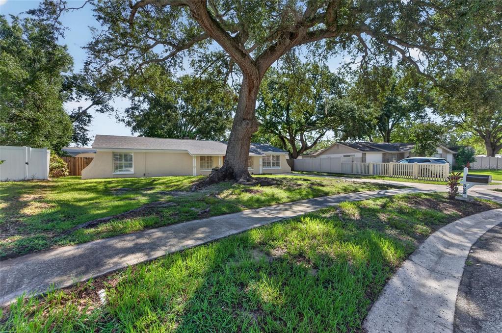 522 Highview Circle North Brandon, FL 33510 - Photo 8 of 57