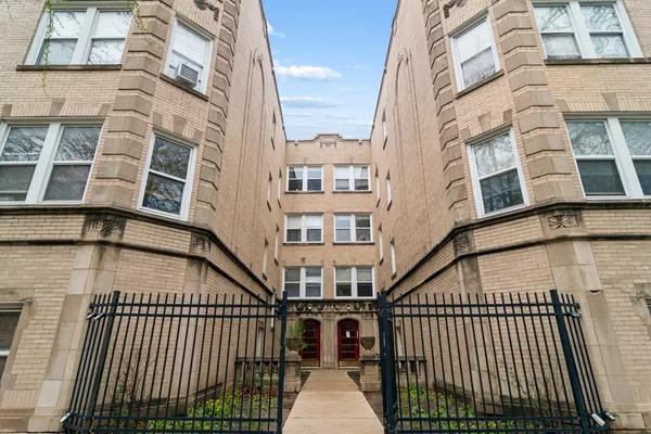 $229,900 | 2320 West Rosemont Avenue, Unit 3, Chicago, IL 60659