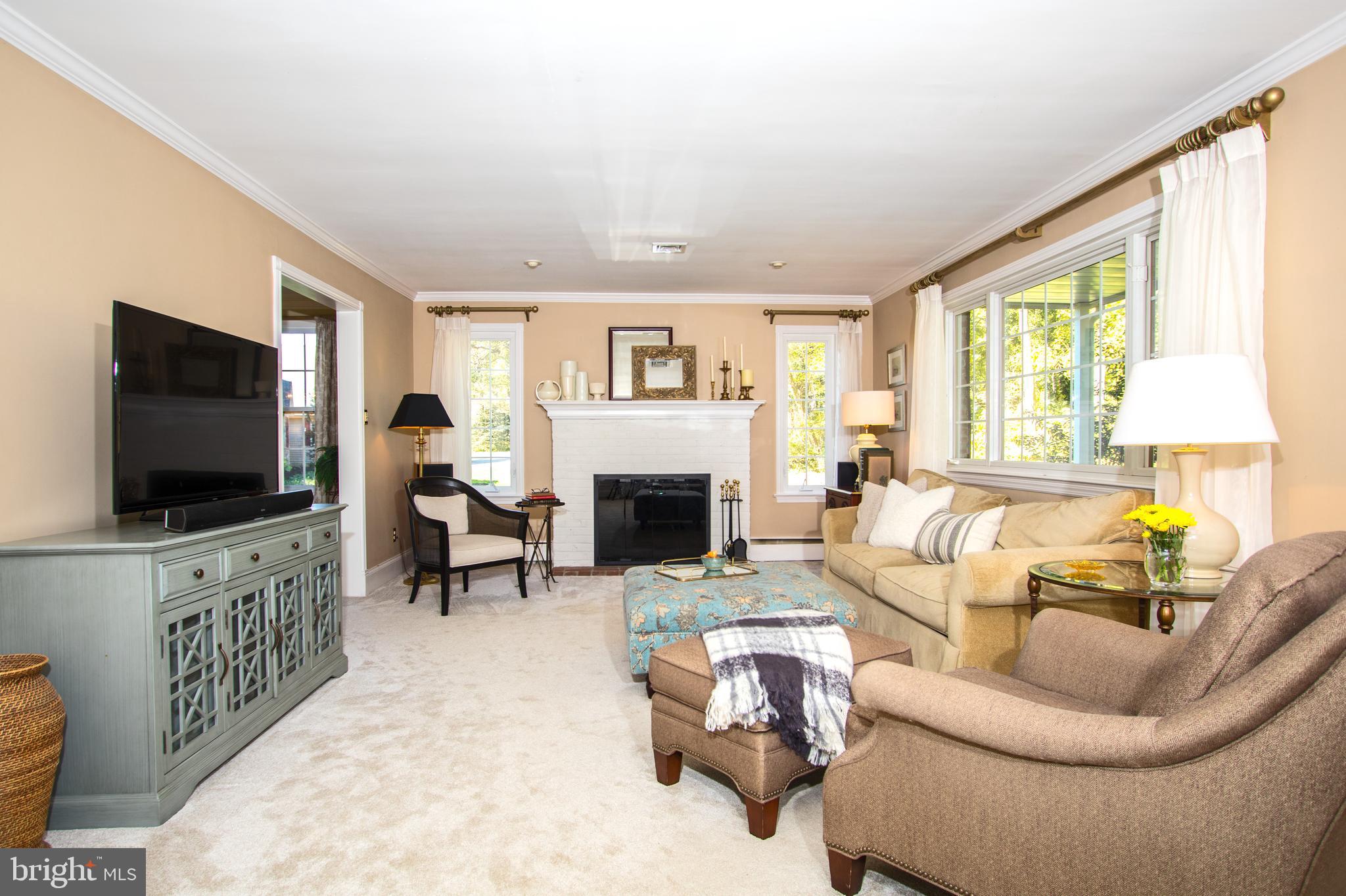 1340 South Ship Road West Chester, PA 19380 - Photo 9 of 50 Living room