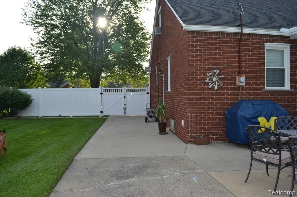 8317 Rosedale Boulevard Allen Park, MI 48101 - Photo 23 of 25 DSC_0040.jpg
