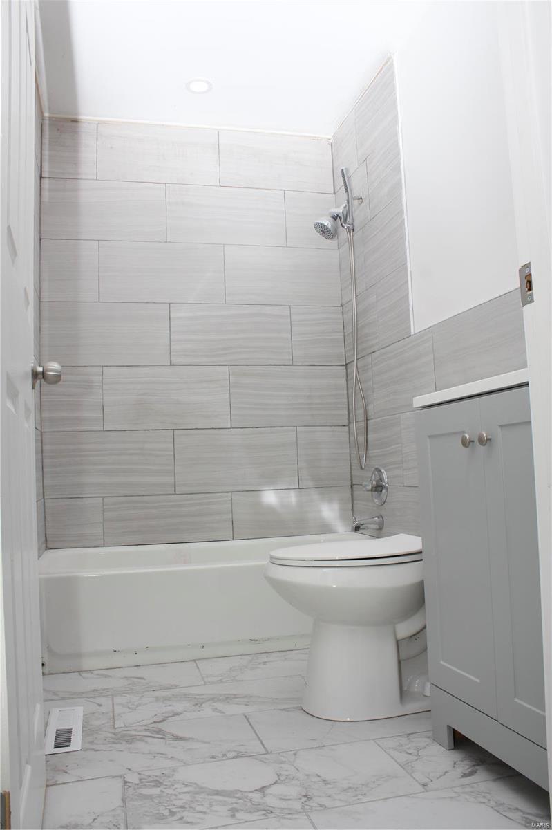 7482 Halpin Drive Ferguson, MO 63135 - Photo 5 of 11