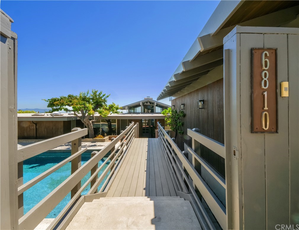 6810 Crest Road Rancho Palos Verdes, CA 90275 - Photo 3 of 28