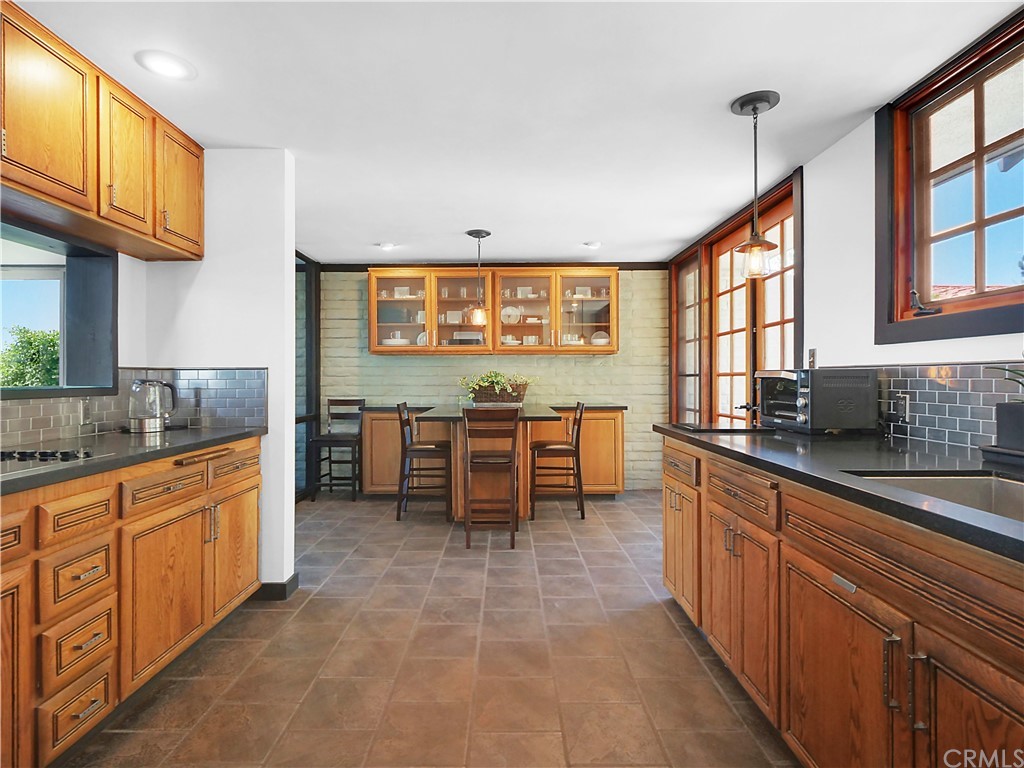 6810 Crest Road Rancho Palos Verdes, CA 90275 - Photo 8 of 28