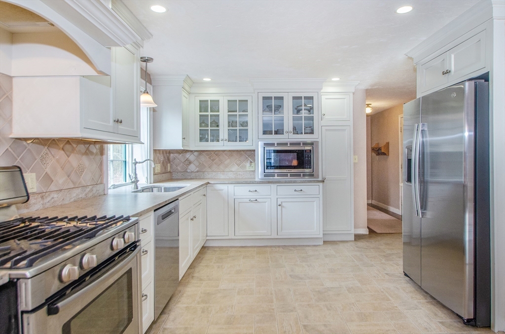 15 Hitching Post Road Mattapoisett, MA 02739 - Photo 11 of 33 Gallery Image 11