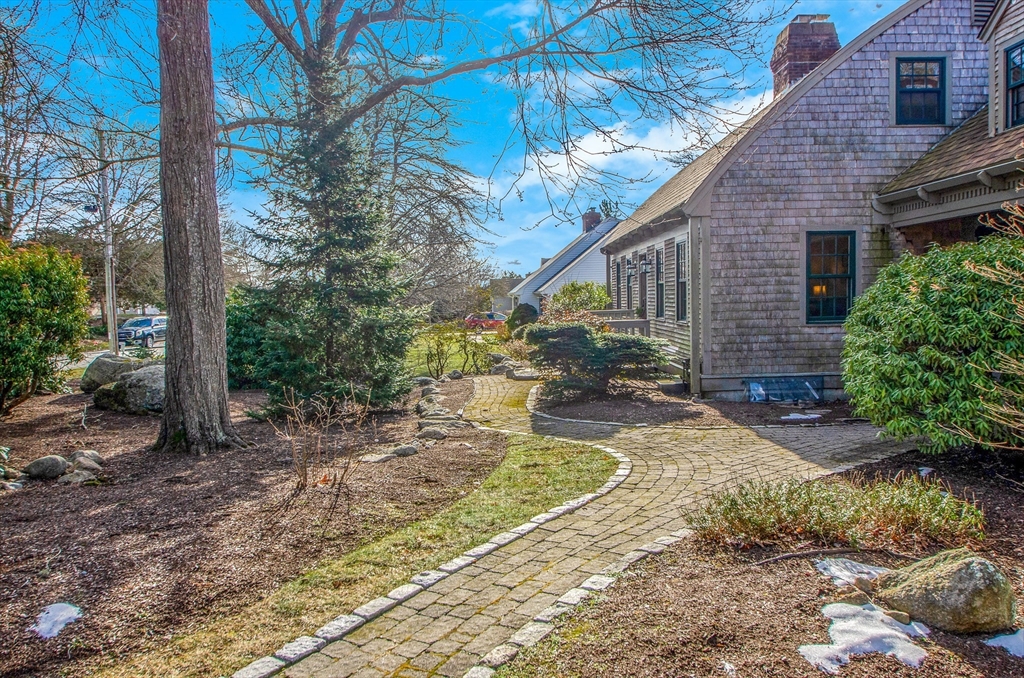 15 Hitching Post Road Mattapoisett, MA 02739 - Photo 3 of 33 Gallery Image 3