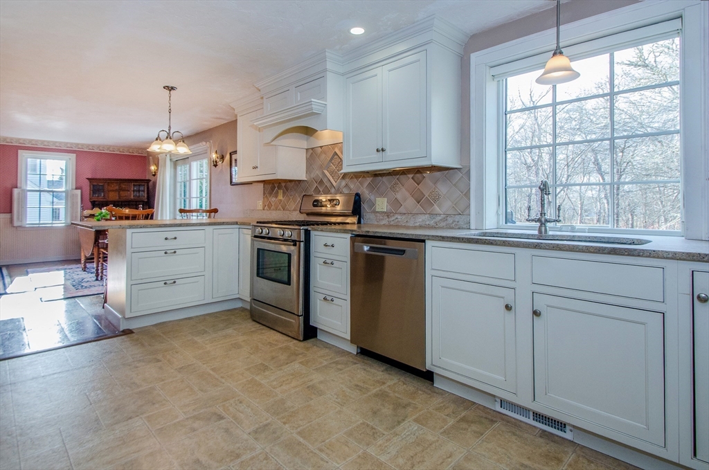 15 Hitching Post Road Mattapoisett, MA 02739 - Photo 9 of 33 Gallery Image 9