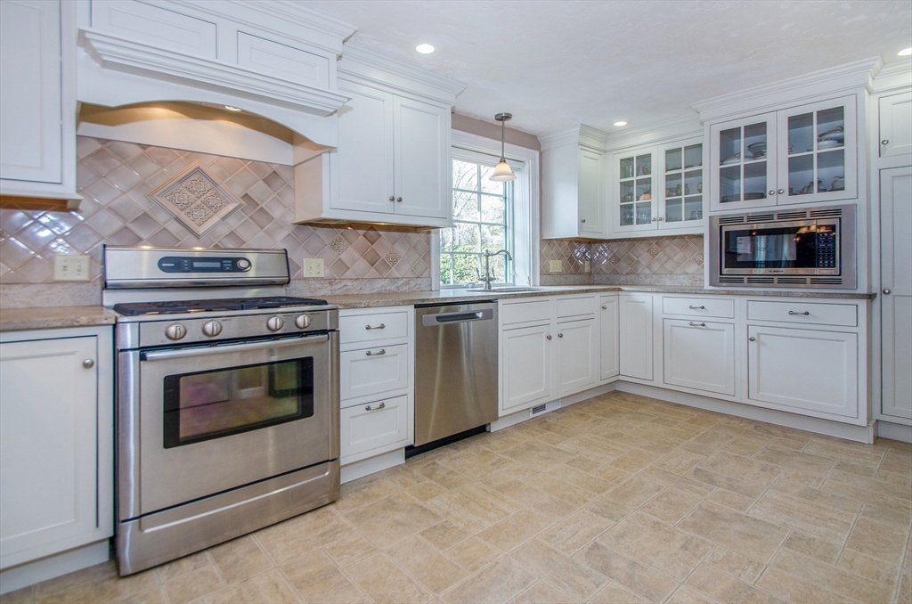 15 Hitching Post Road Mattapoisett, MA 02739 - Photo 10 of 33 Gallery Image 10