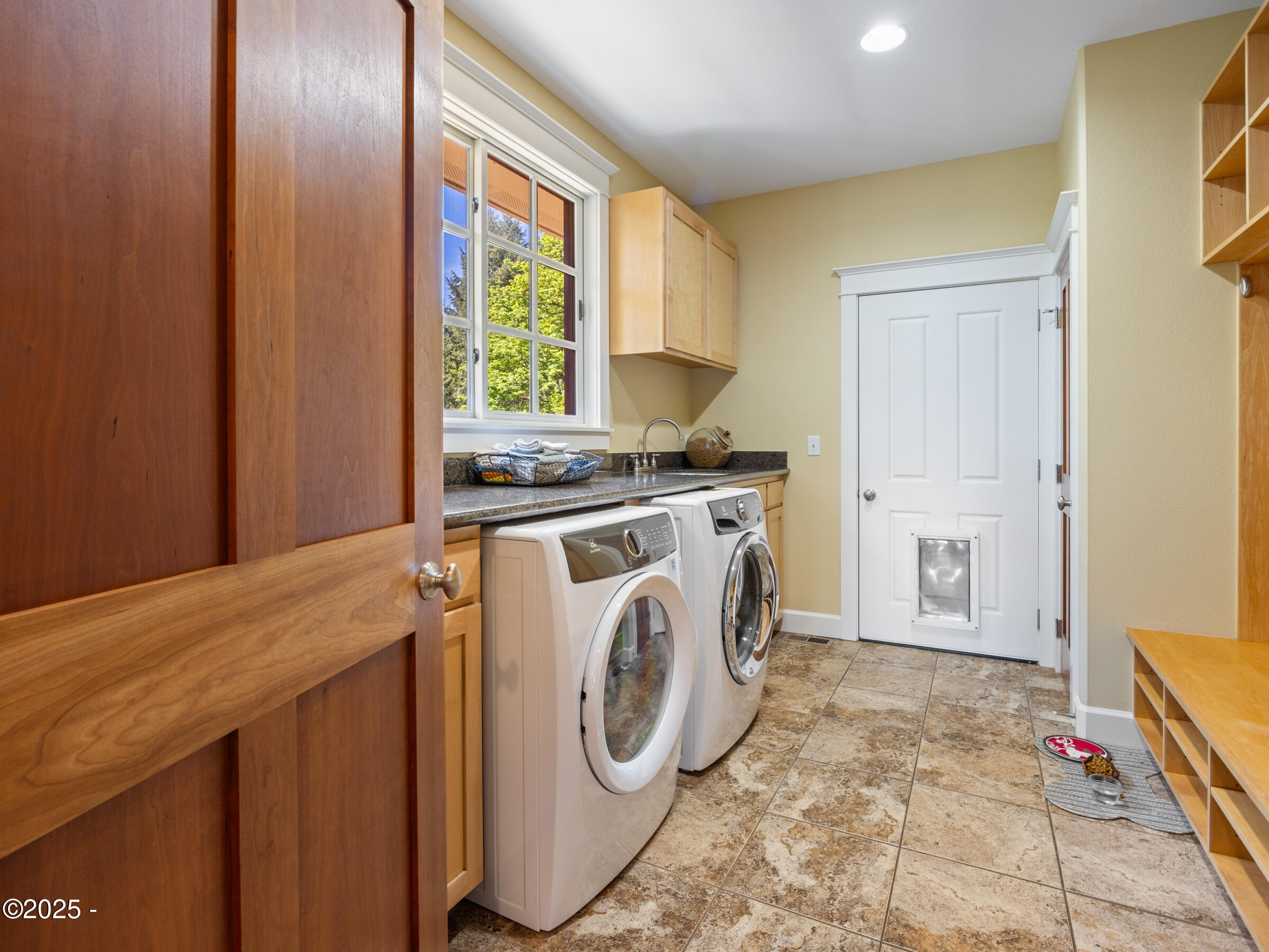 245 Olalla Road Toledo, OR 97391 - Photo 14 of 47 Utility Room with Built-Ins
