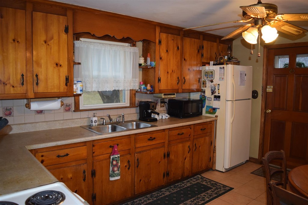 39 Campus Road Methuen, MA 01844 - Photo 3 of 26 Gallery Image 3