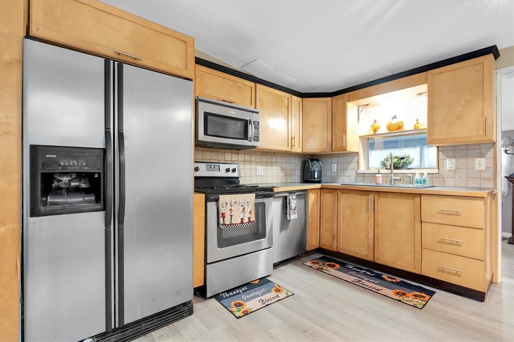 1610 Indiana Avenue Palm Harbor, FL 34683 - Photo 9 of 61