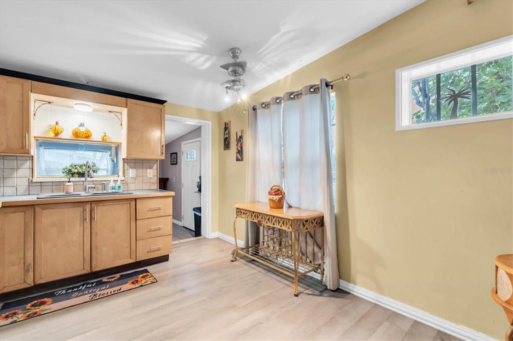 1610 Indiana Avenue Palm Harbor, FL 34683 - Photo 10 of 61