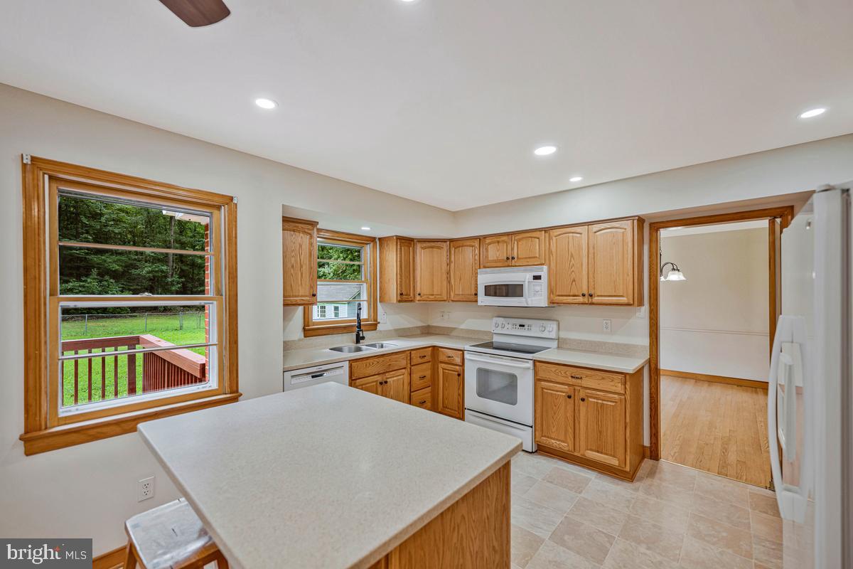 7185 Hawthorne Road La Plata, MD 20646 - Photo 18 of 59 Bright and inviting kitchen space.