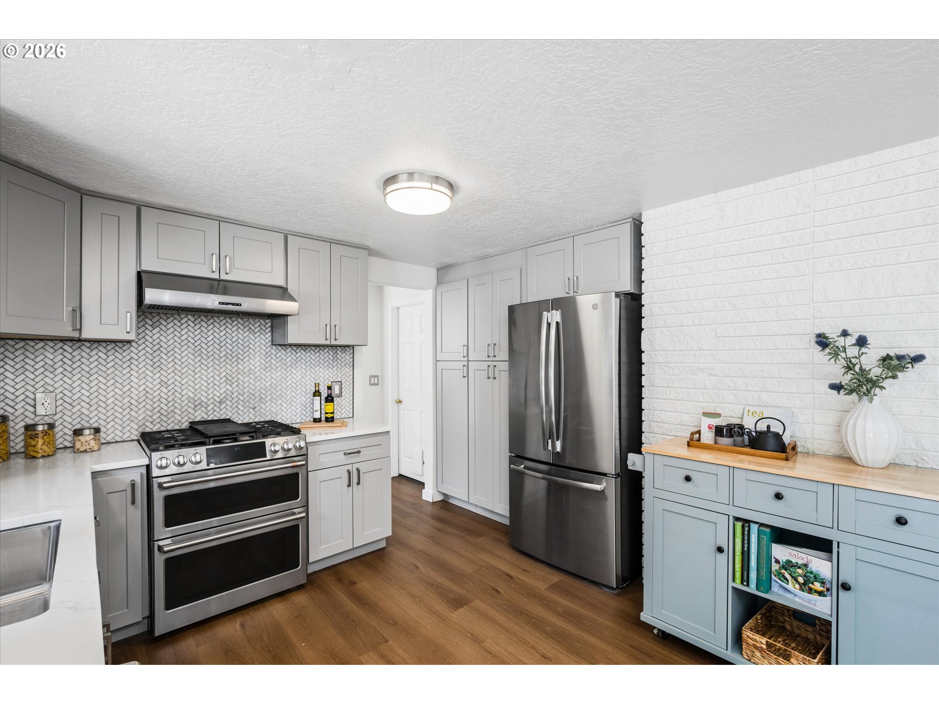 2230 Azure Street Eugene, OR 97401 - Photo 11 of 42 Kitchen