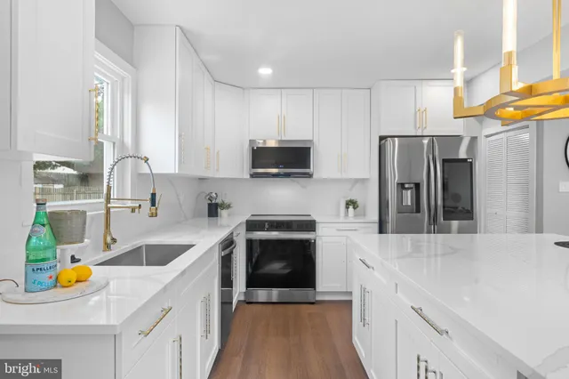 $649,900 | 6402 Pioneer Drive, Springfield, VA 22150