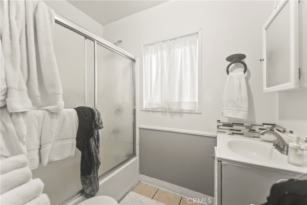 2424 West Boulevard Los Angeles, CA 90016 - Photo 9 of 21 a bathroom with a sink and mirror with bathtub