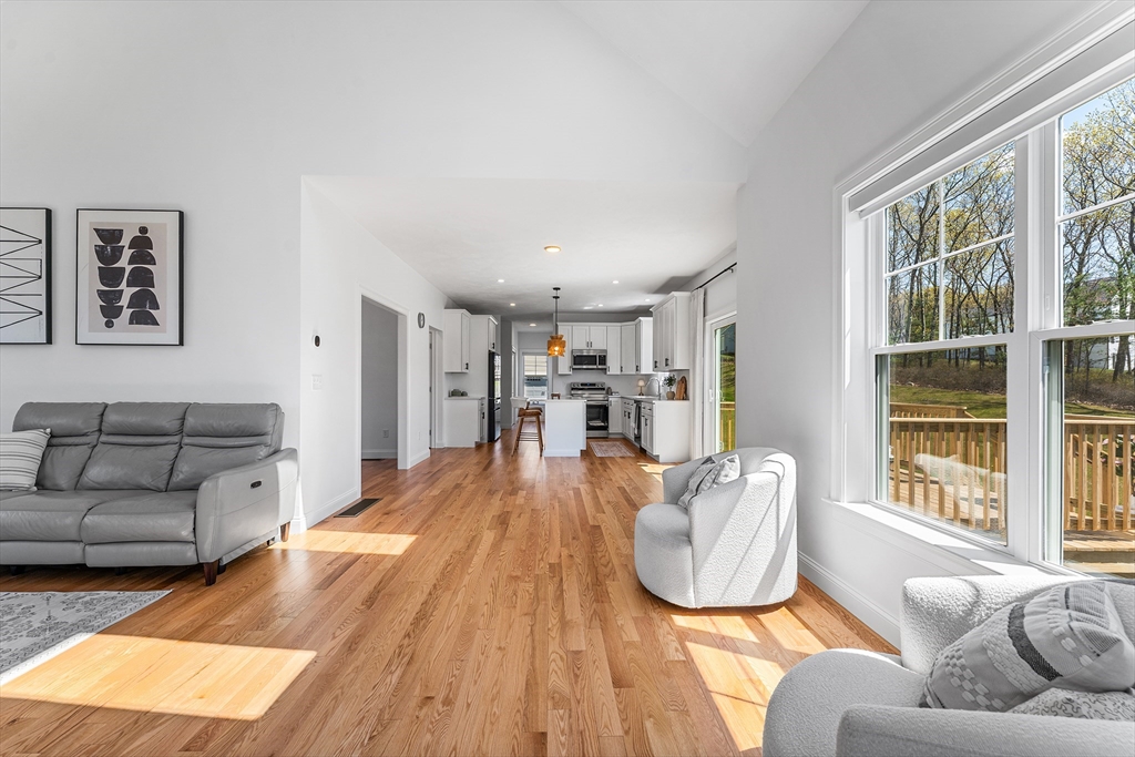 93 Mantell Road Uxbridge, MA 01569 - Photo 12 of 29 Gallery Image 12