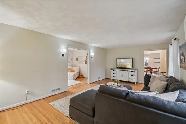 $269,900 | 76 Southern Hills Circle, Henrietta, NY 14467