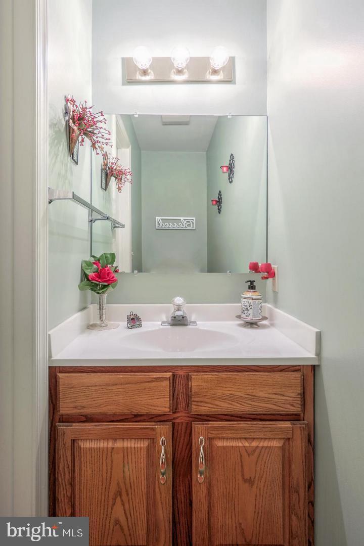 40 Johns Road York, PA 17402 - Photo 27 of 48 1ST FLOOR HALF BATH
