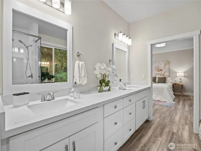 a en suite bathroom with double sink and a large mirror