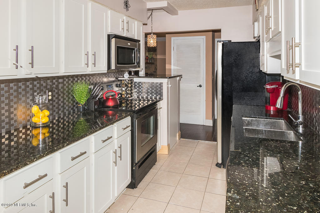 11012 Reading Road Jacksonville, FL 32257 - Photo 16 of 29 a kitchen with stainless steel appliances granite countertop a refrigerator and a stove