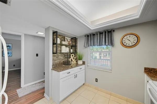 a view of kitchen with washer and dryer