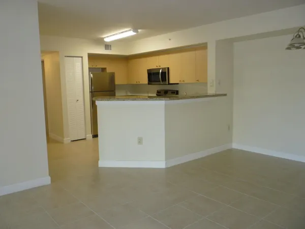 $2,300 | 4211 San Marino Boulevard, Unit 201, West Palm Beach, FL 33409