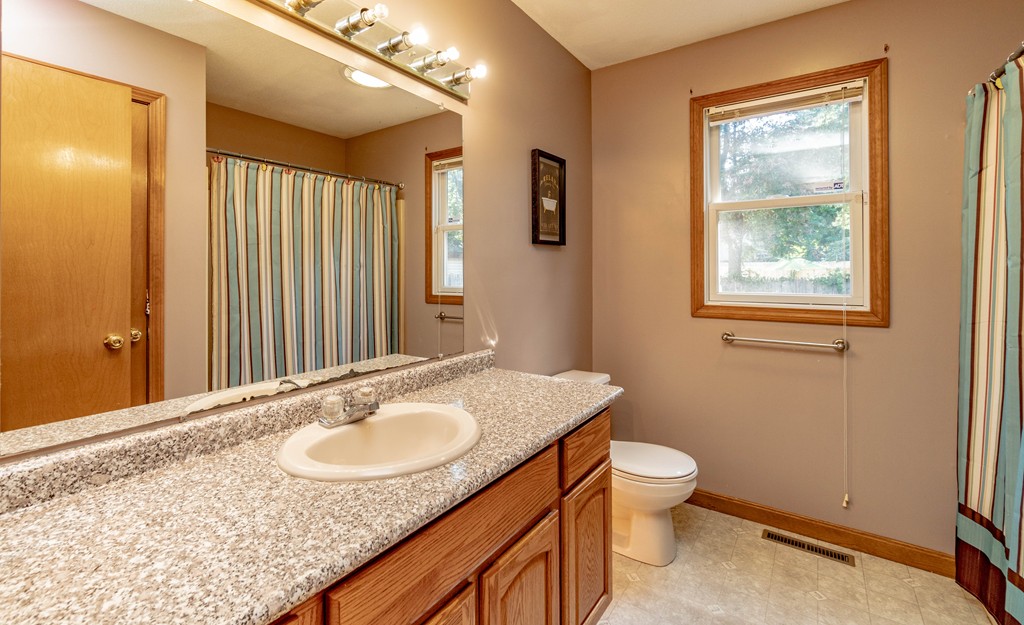 689 Bay Street Springfield, MA 01109 - Photo 11 of 30 Gallery Image 11